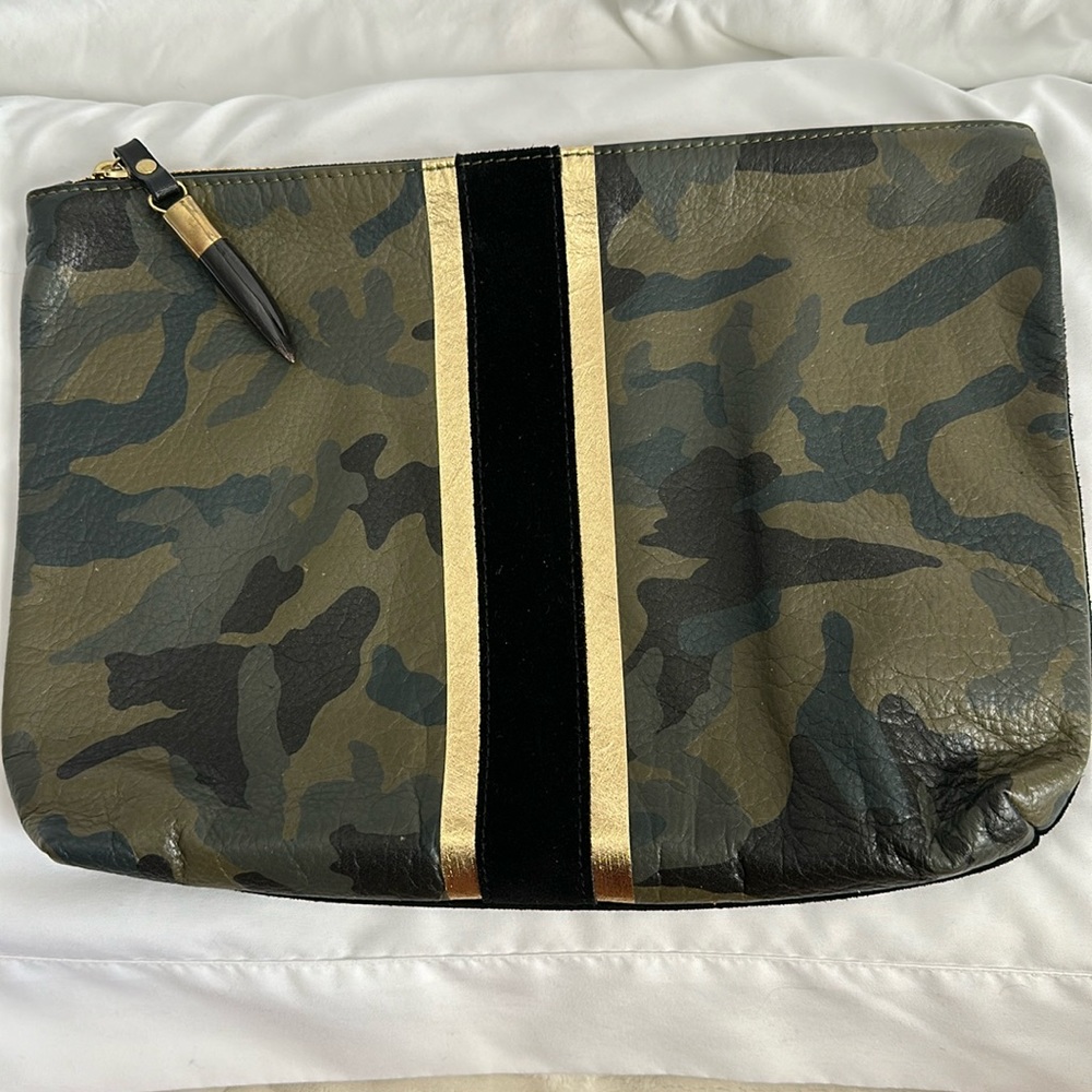Camouflage Olive Medium Pouch